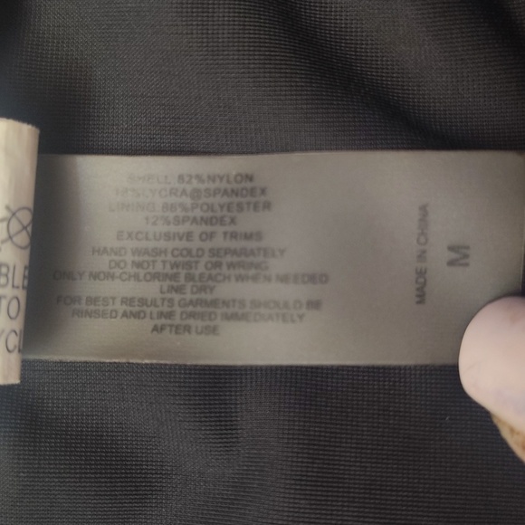 COCOSHIP Elegant Black Swimwear - Picture 3 of 10